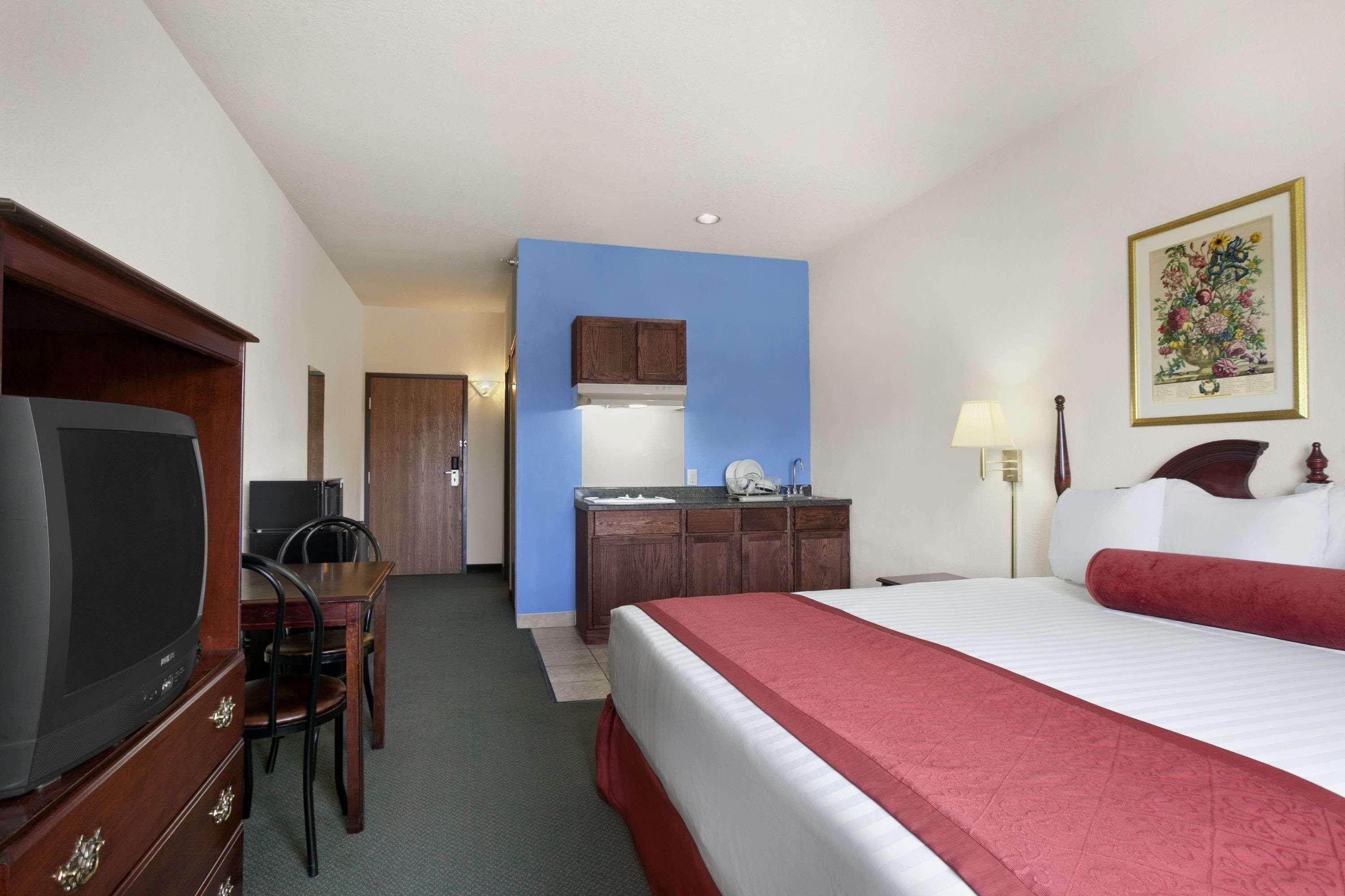 Days Inn & Suites By Wyndham Romeoville Εξωτερικό φωτογραφία