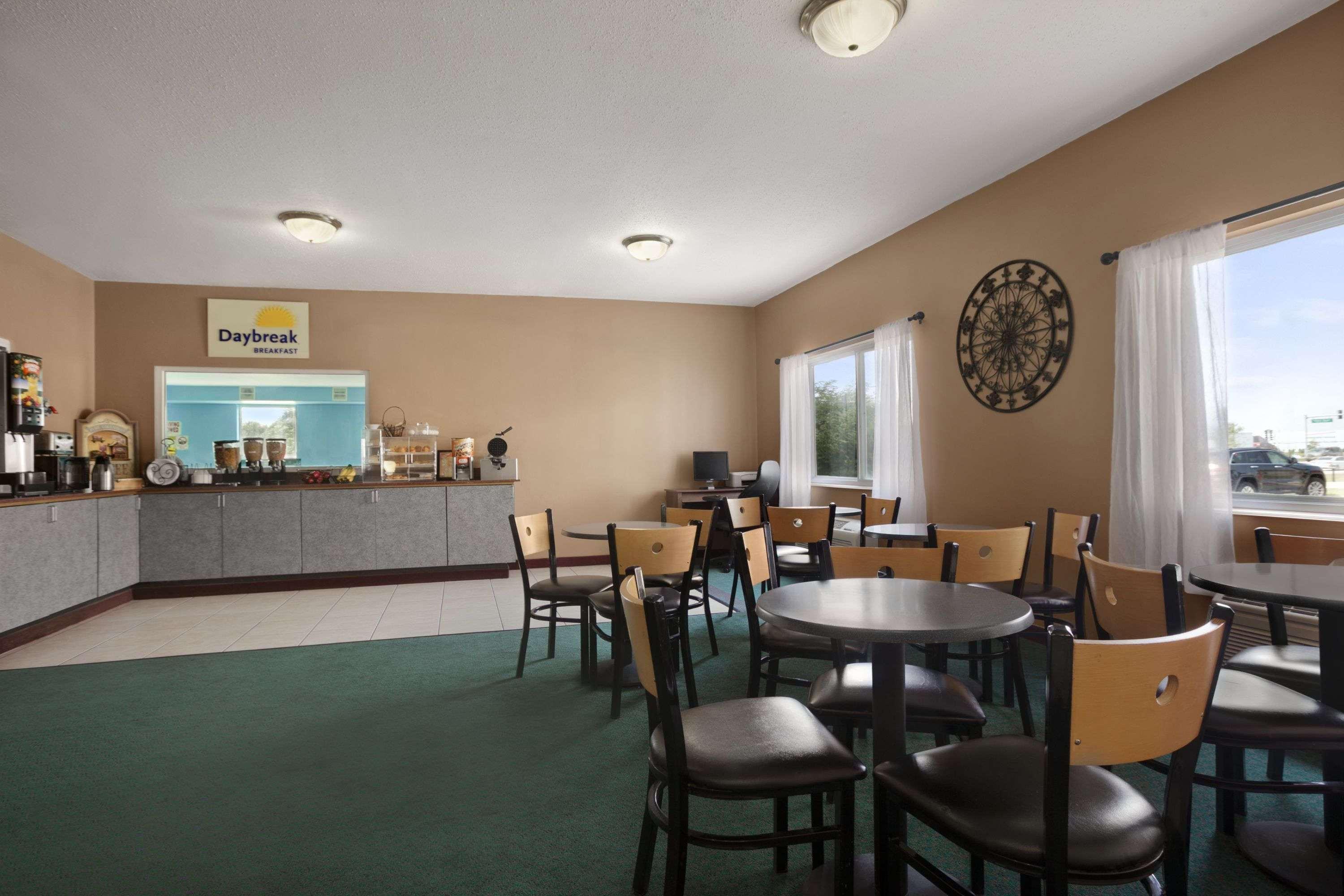 Days Inn & Suites By Wyndham Romeoville Εξωτερικό φωτογραφία