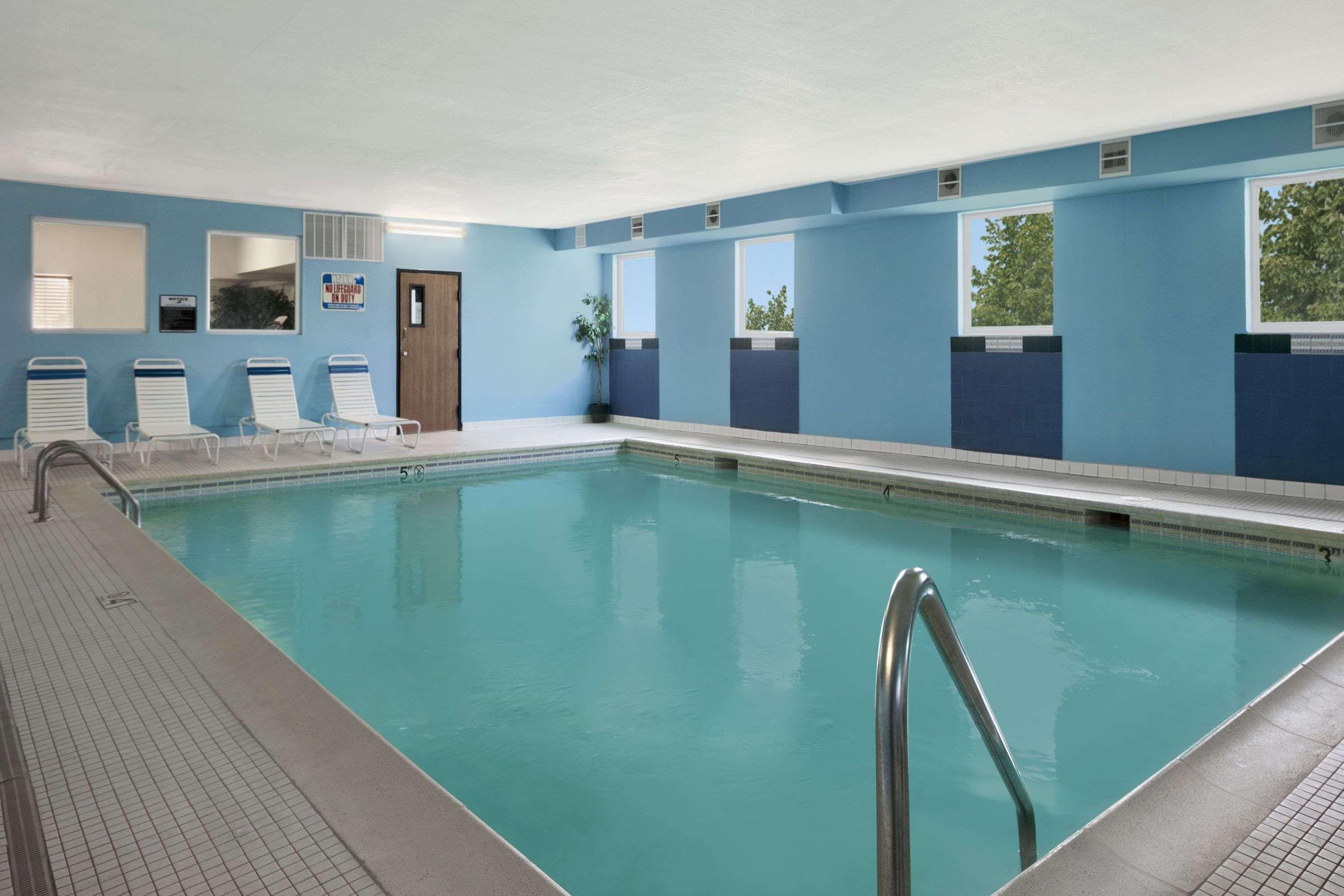 Days Inn & Suites By Wyndham Romeoville Εξωτερικό φωτογραφία