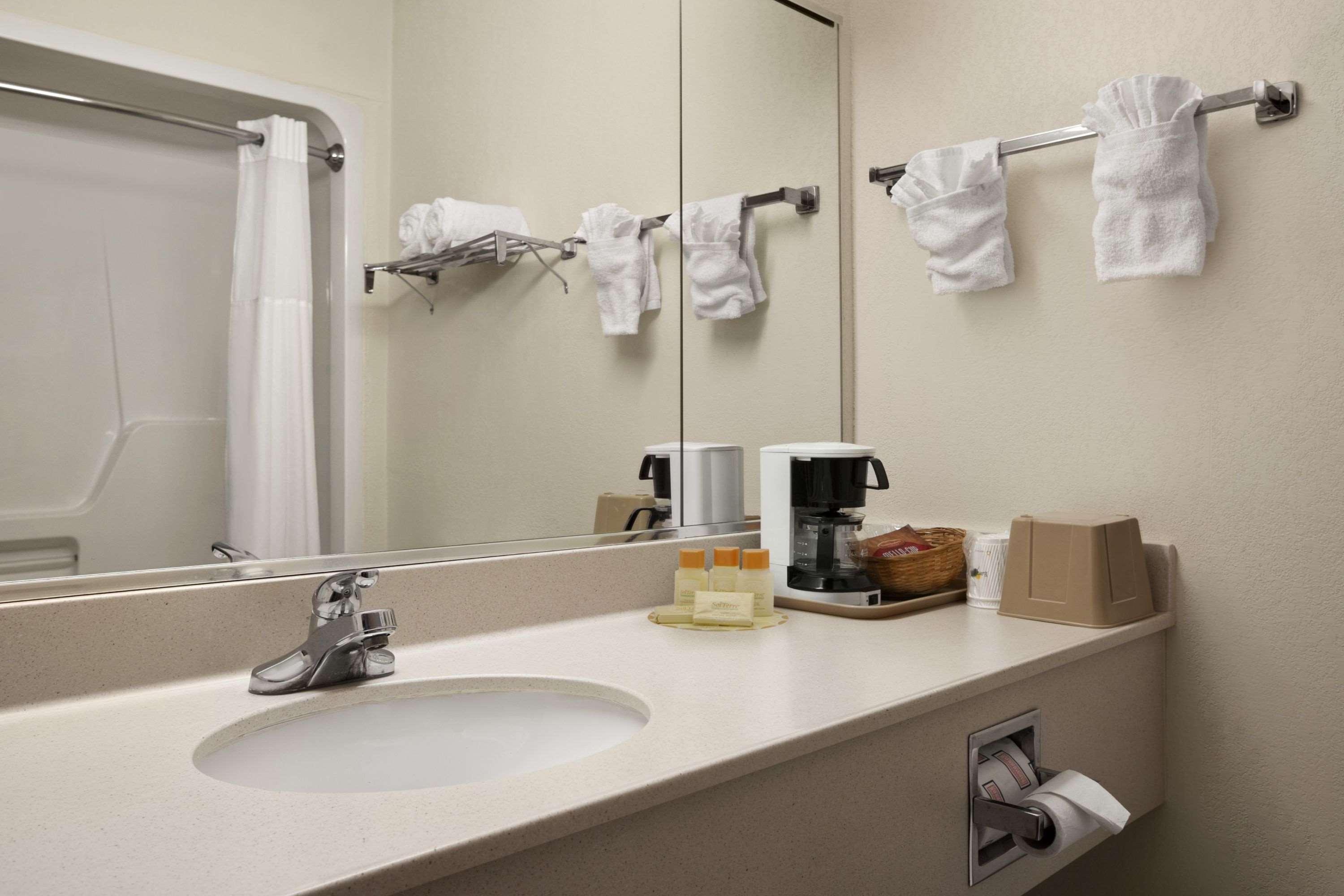 Days Inn & Suites By Wyndham Romeoville Εξωτερικό φωτογραφία