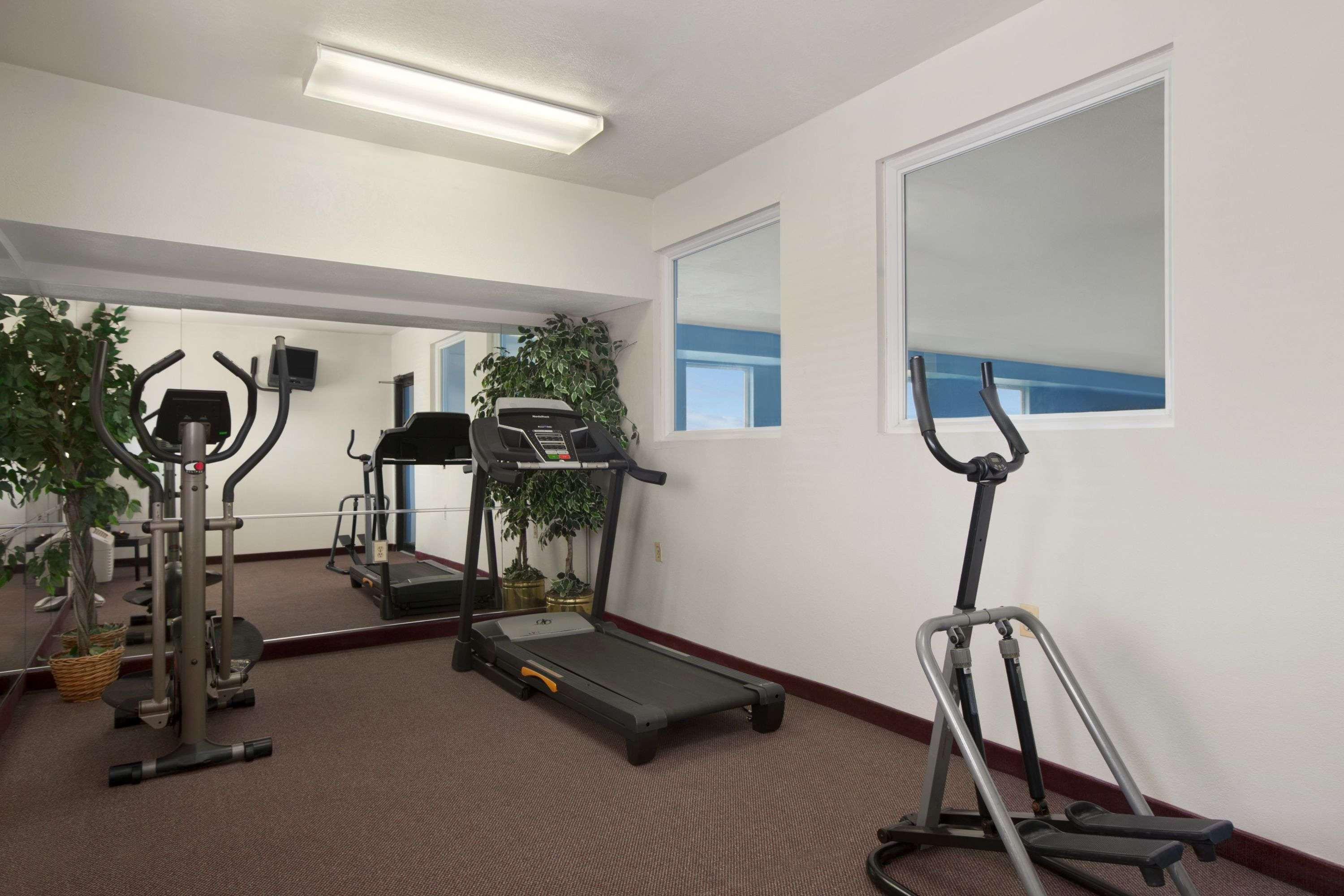Days Inn & Suites By Wyndham Romeoville Εξωτερικό φωτογραφία