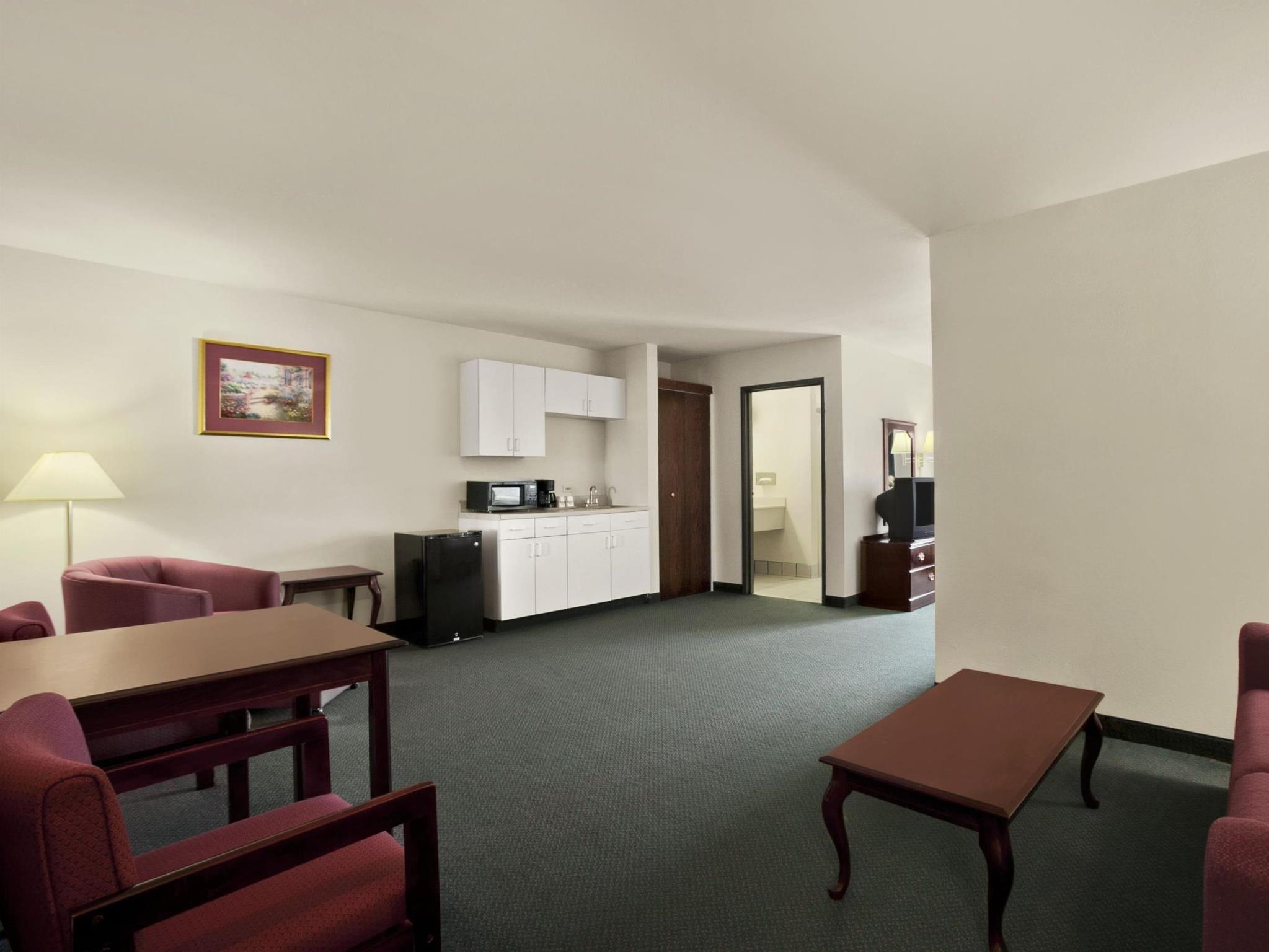 Days Inn & Suites By Wyndham Romeoville Εξωτερικό φωτογραφία