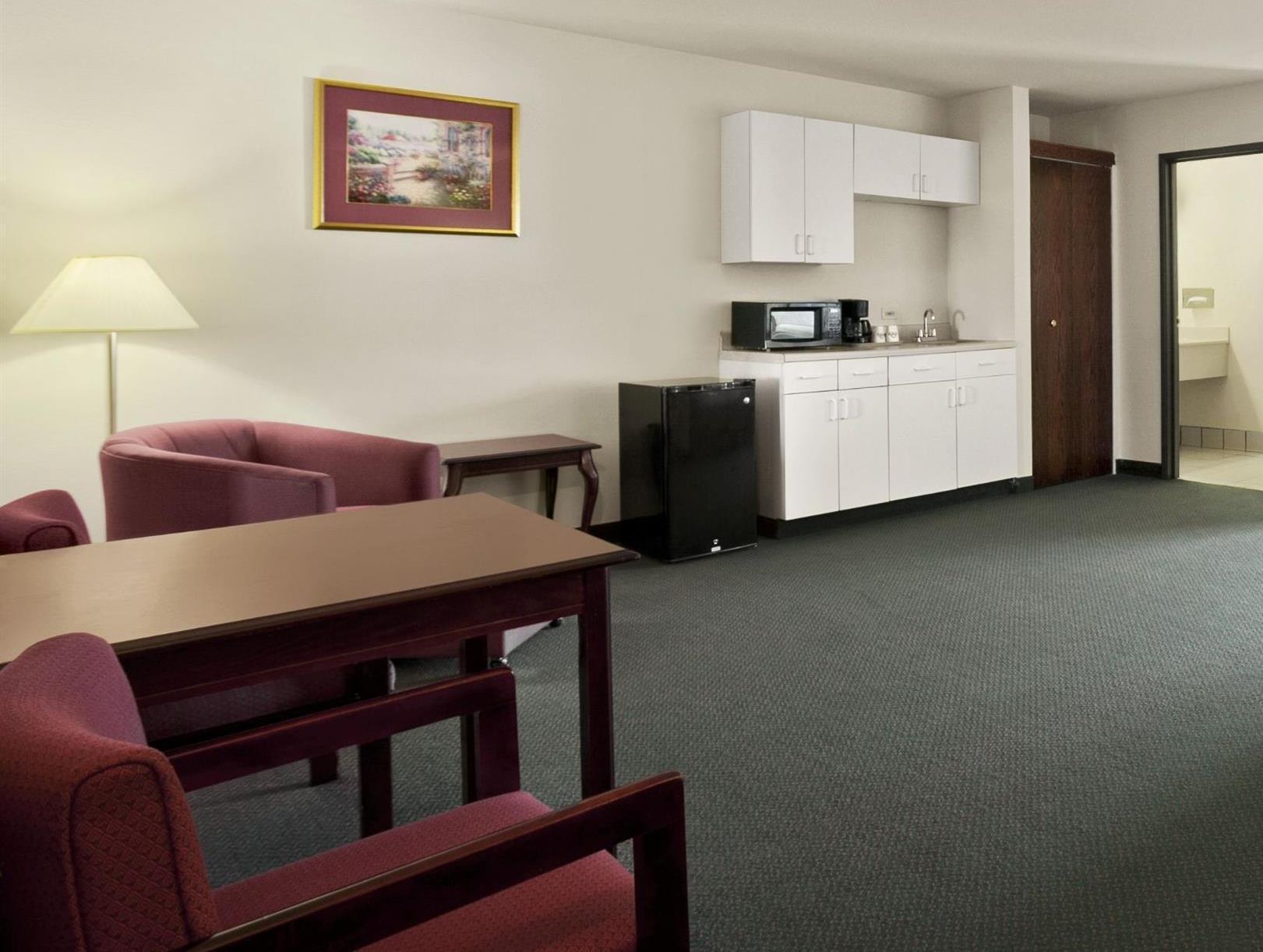 Days Inn & Suites By Wyndham Romeoville Εξωτερικό φωτογραφία
