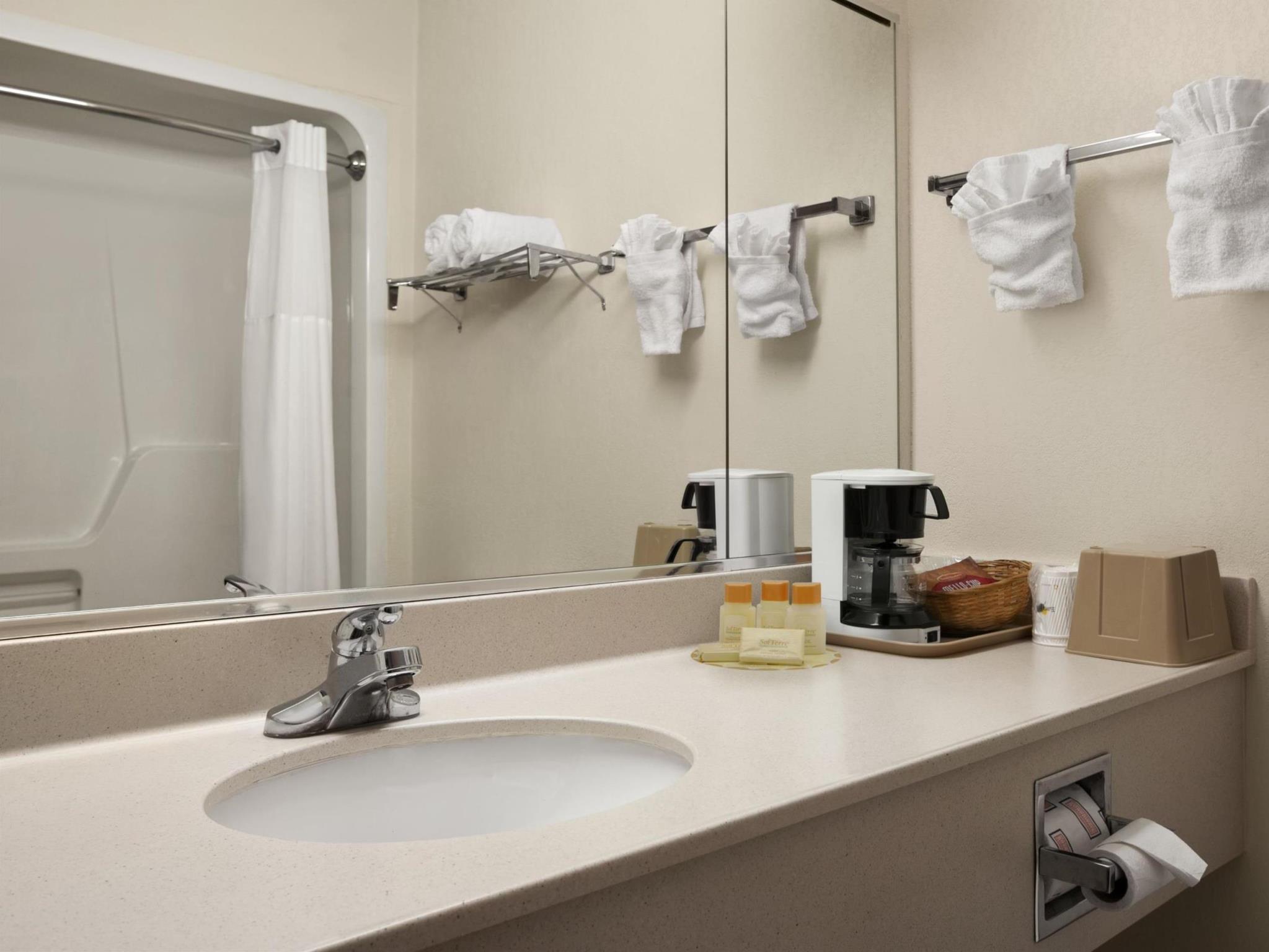 Days Inn & Suites By Wyndham Romeoville Εξωτερικό φωτογραφία