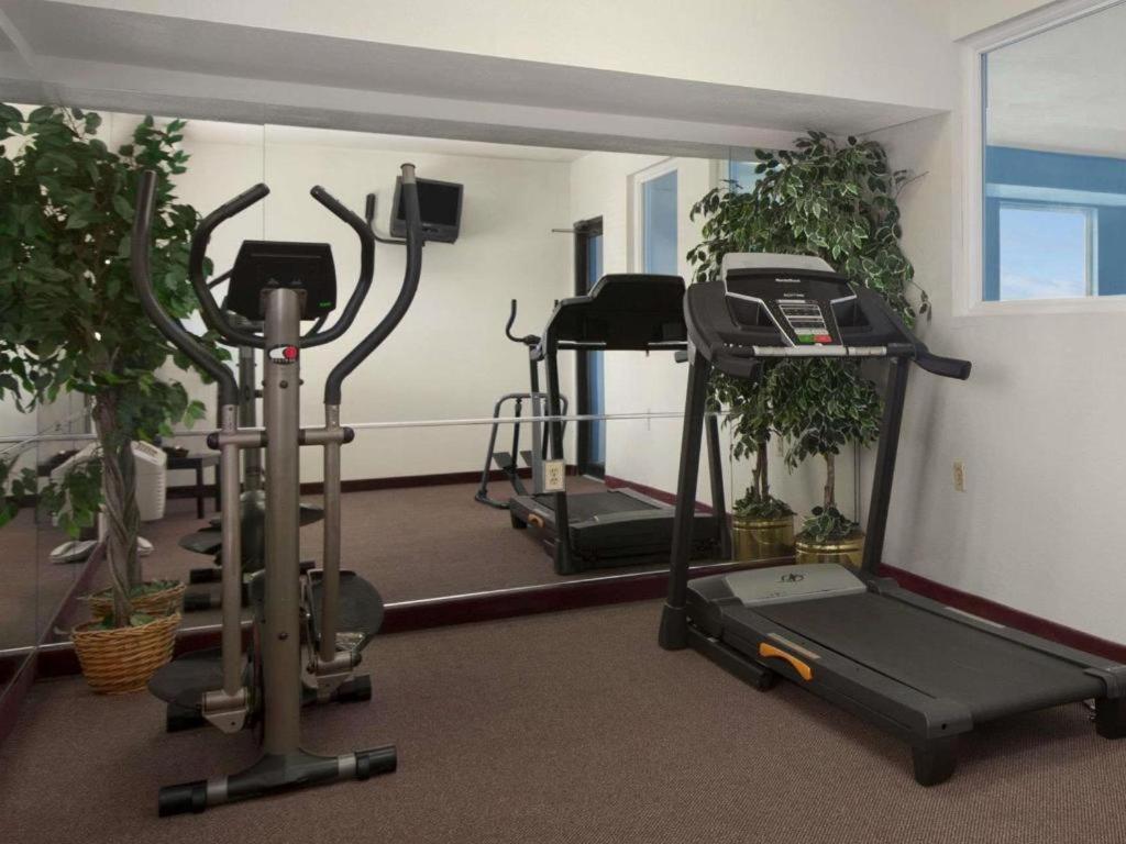 Days Inn & Suites By Wyndham Romeoville Εξωτερικό φωτογραφία