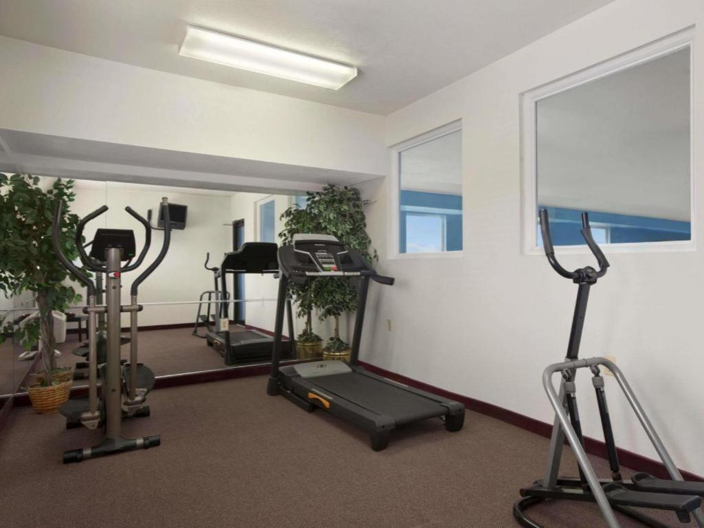 Days Inn & Suites By Wyndham Romeoville Εξωτερικό φωτογραφία
