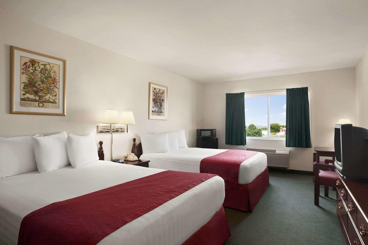 Days Inn & Suites By Wyndham Romeoville Εξωτερικό φωτογραφία